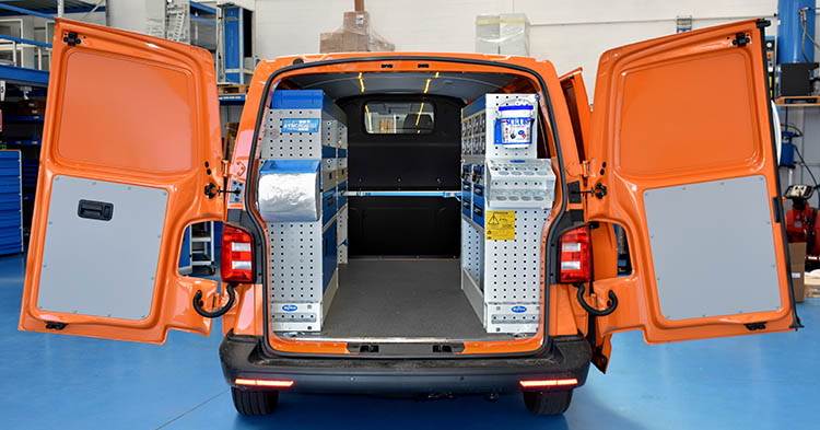 01 Transporter con arredi Syncro Svizzera