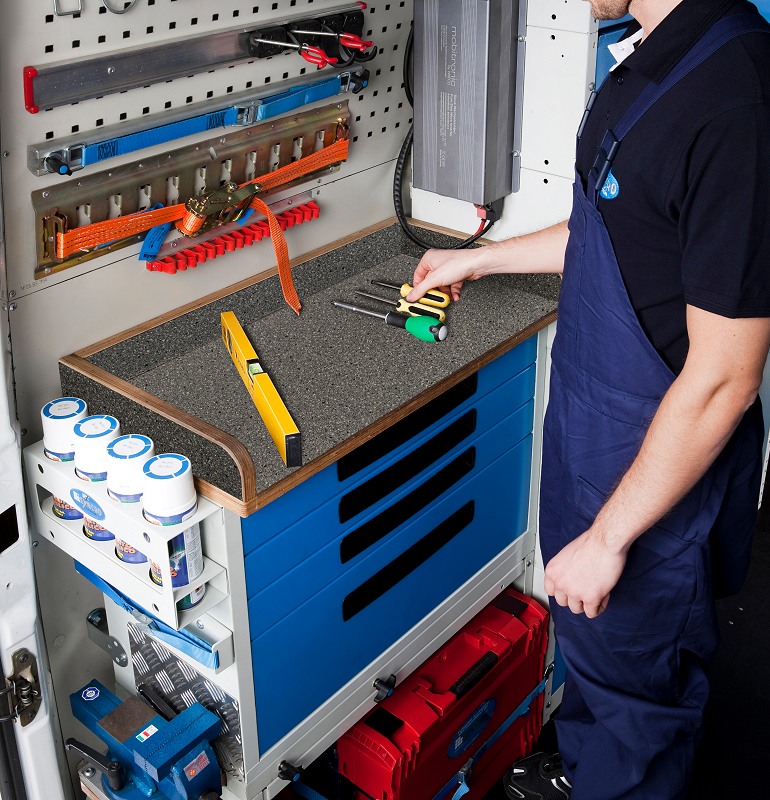 01 banco di lavoro in legno marmato Svizzera