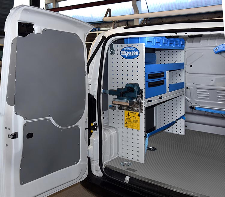 02 PArete sinistra con morsa estraibile a bordo di Nemo Syncro Svizzera