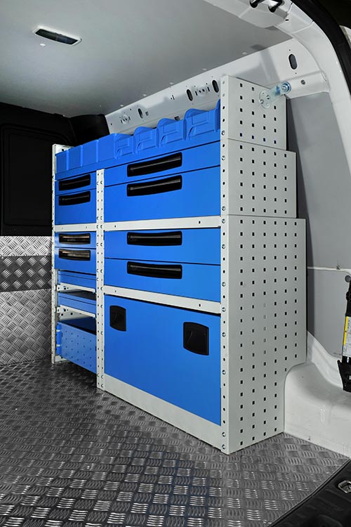 02 Parete destra di Caddy con cassetti e scaffali Syncro Svizzera