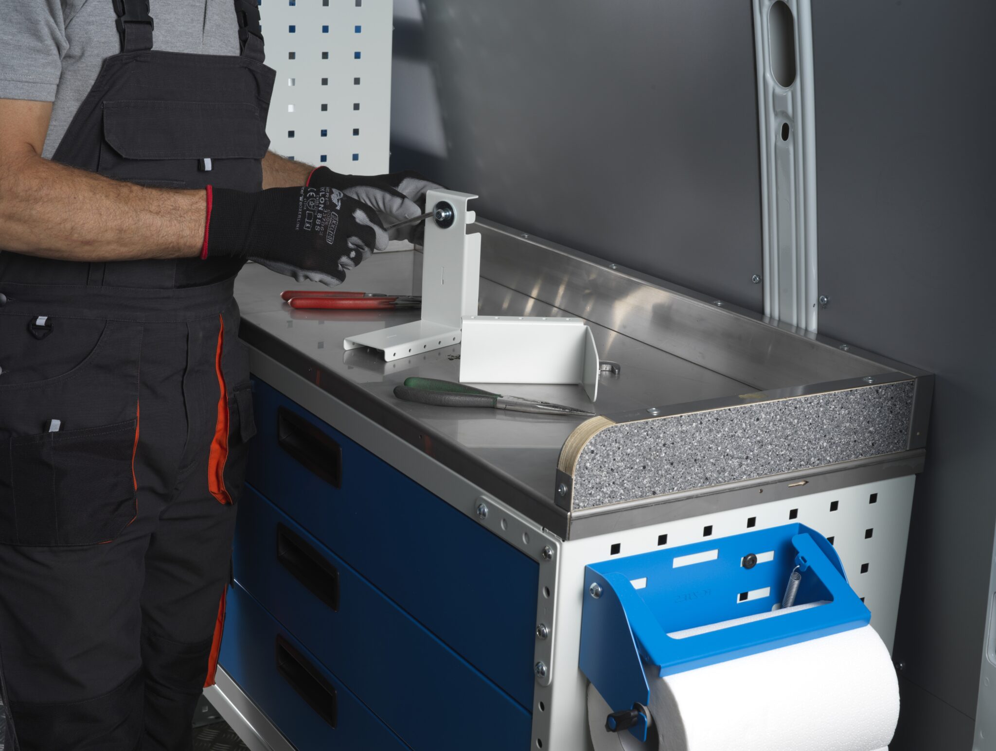 02 banco di lavoro in legno marmato con copertura in acciaio inox Svizzera