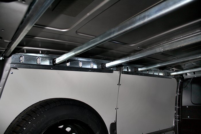 02 barre in metallo bloccate su stanghe per furgone Svizzera