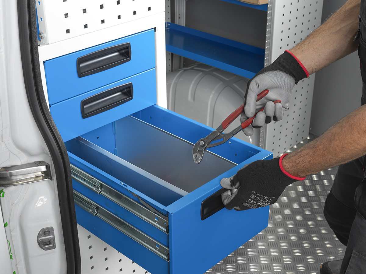 02 cassettiera ad estrazione laterale con accesso dal portellone laterale Syncro Svizzera