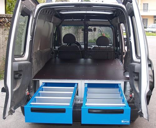 02 furgone con cassetti sottopavimento da Syncro Svizzera