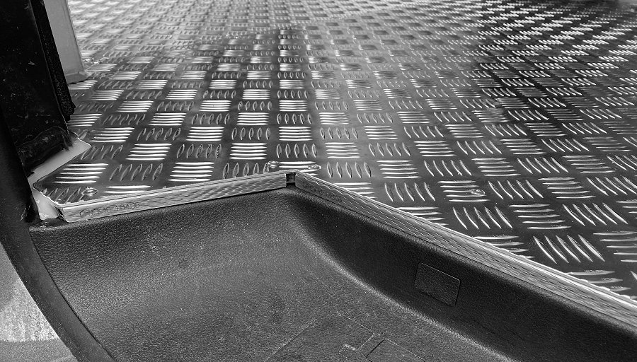 03 Bordi in acciaio inox per pianale accoppiato Svizzera