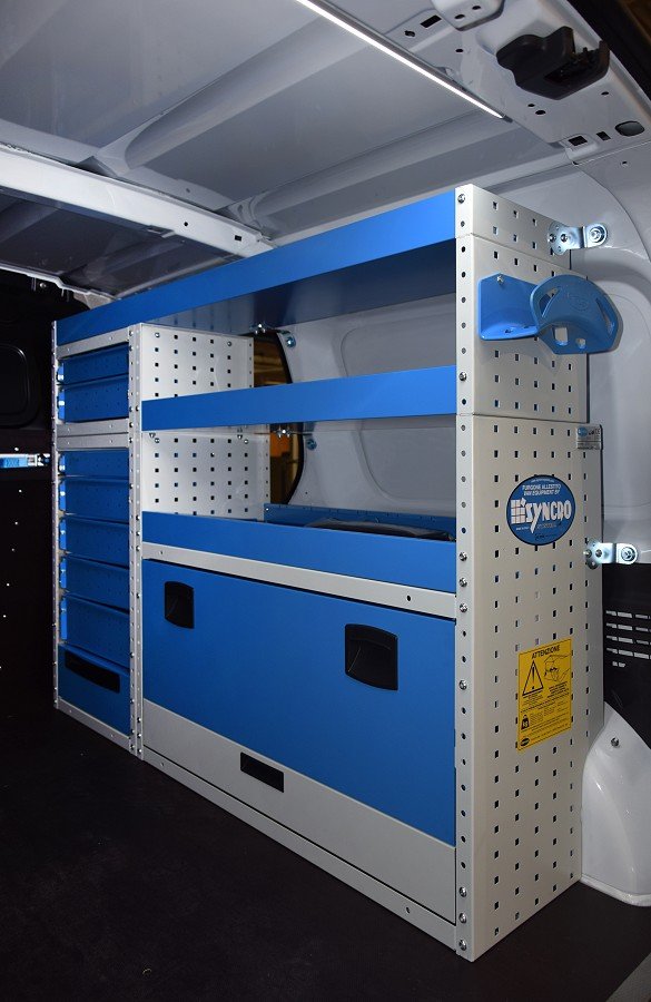 03 Vano con antina su nV250 Syncro Svizzera