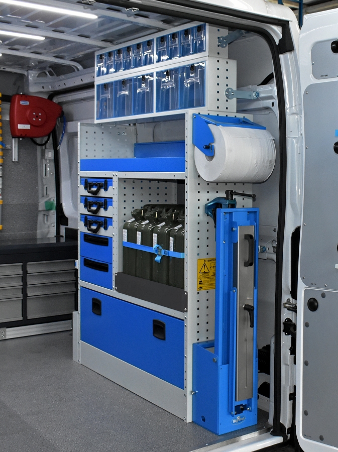 03 Vasca stagna su furgone allestito Syncro Ultra Svizzera