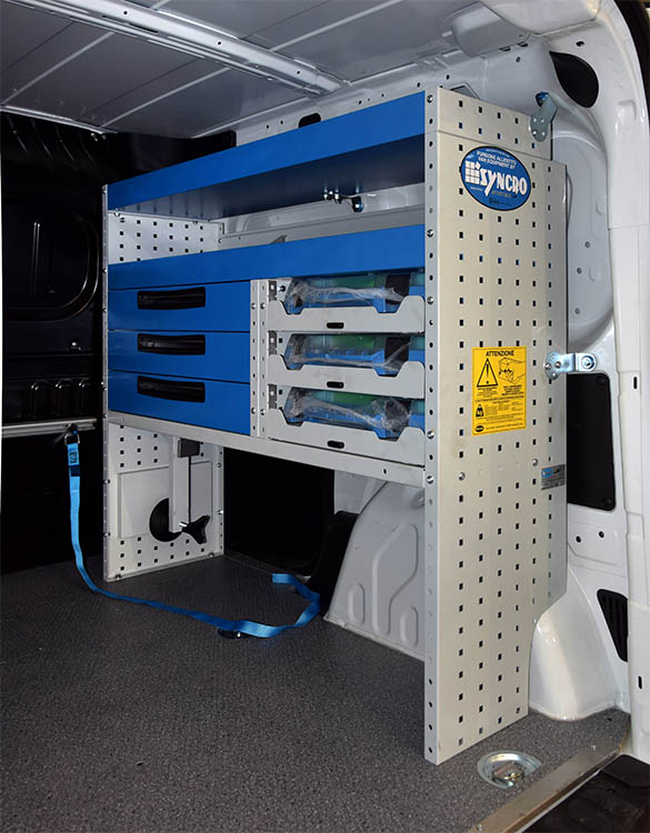 03 Parete destra Doblo con portavaligette e cassetti Syncro Ultra Svizzera