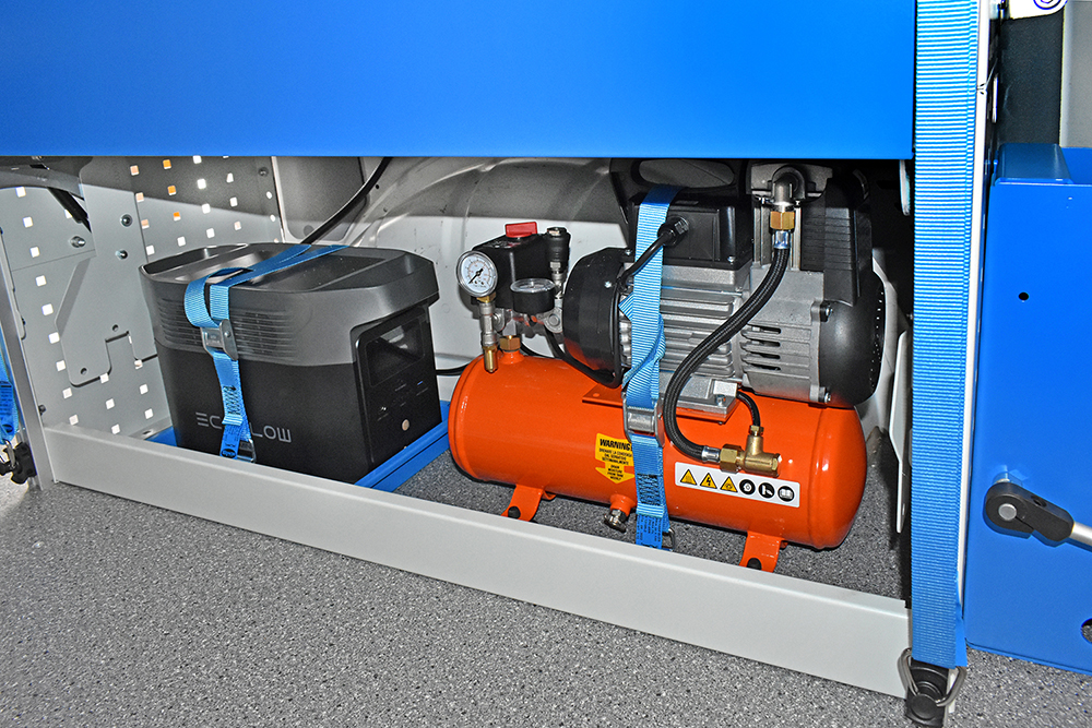 04 Power Station Ecoflow integrata nellallestimento Syncro a bordo di Daily Svizzera