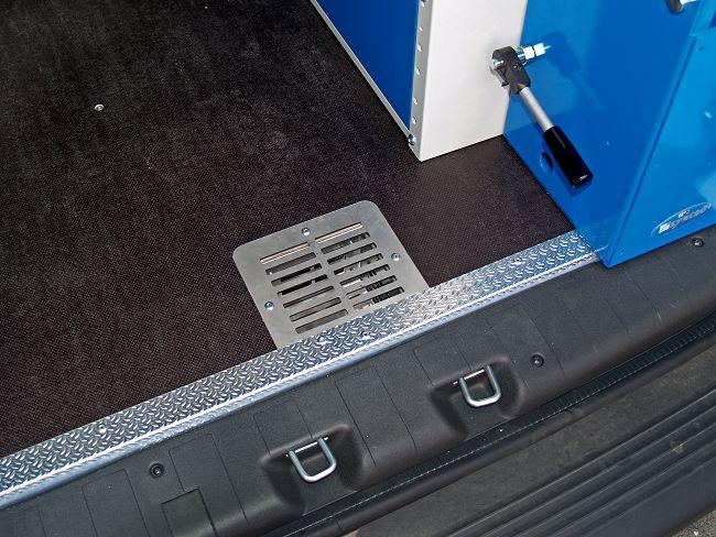 04 pozzetto di ventilazione per furgone a Svizzera