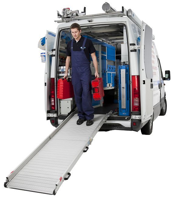 Pedane di carico modelli vari per veicoli commerciali Svizzera